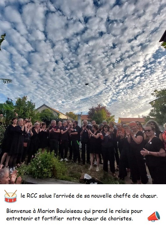 la chorale sous un ciel moutonneux